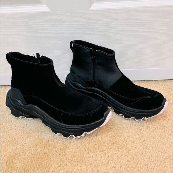 NWT SOREL Kinetic Breakthru Acadia Black Suede Bootie Women's Sz 7 - Picture 1 of 13